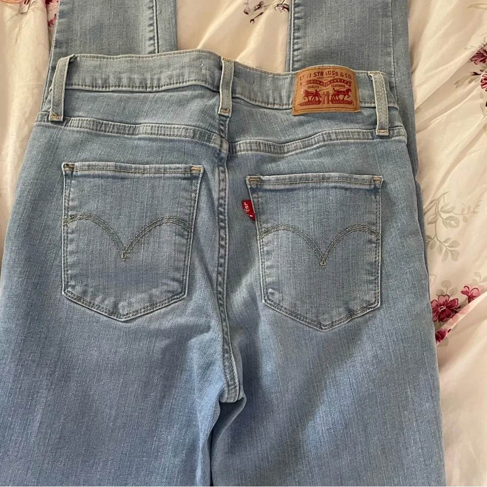 Levi High Rise Distressed Skinny Jeans - Picture 3 of 4
